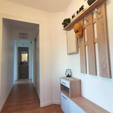 Logement Confortable Chu, Quartier Doutre Apartman *