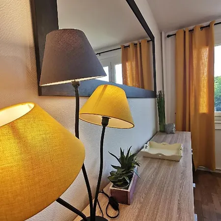 Logement Confortable Chu, Quartier Doutre Διαμέρισμα Ανζέρ